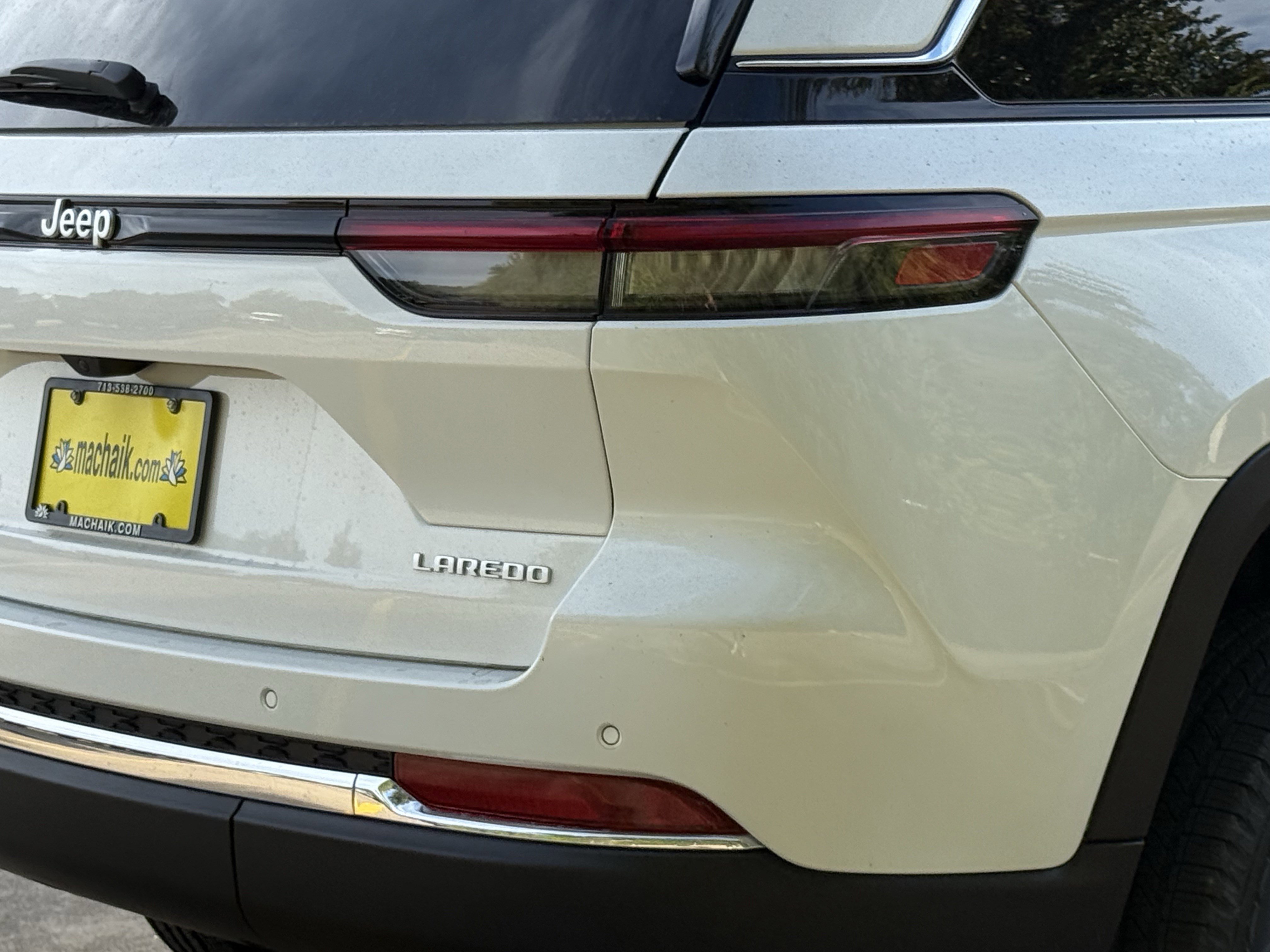 New 2025 Jeep Grand Cherokee Laredo image 10