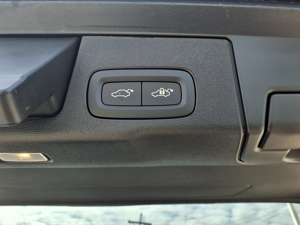 New 2026 Volvo XC60 B5 Plus w/ Protection Package Premier AWD/4WD image 10