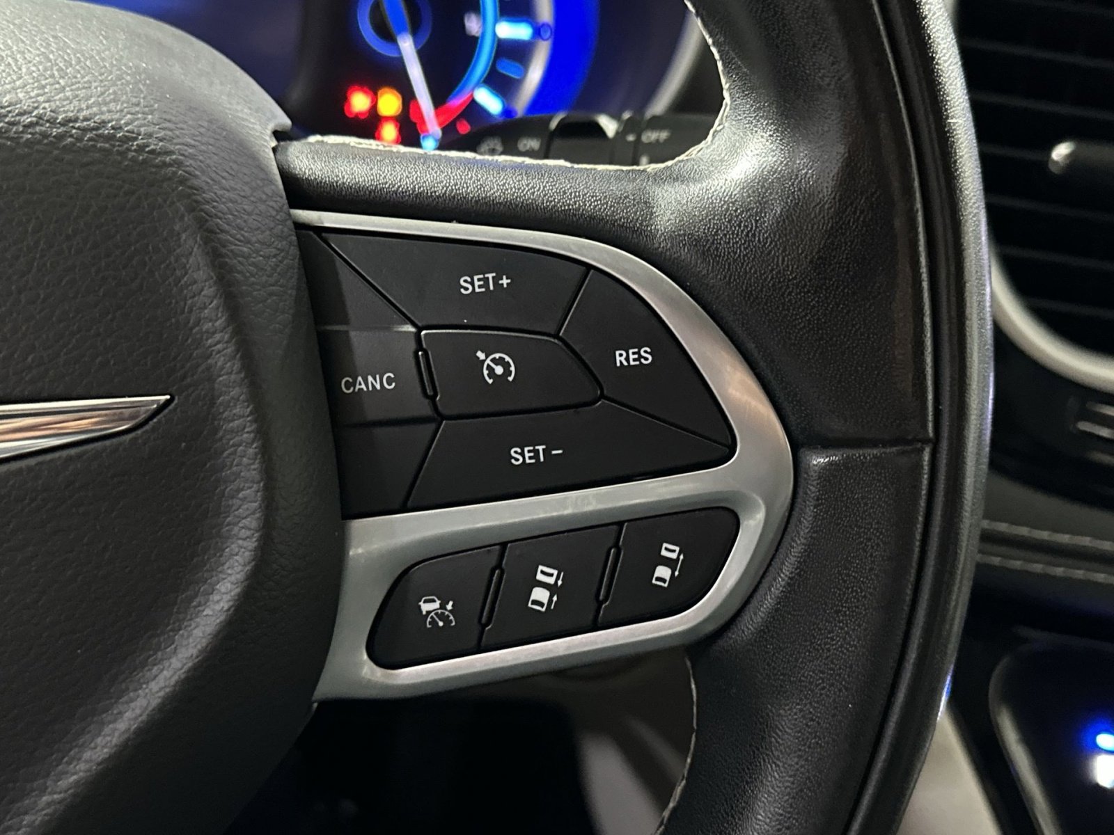 Used 2022 Chrysler Pacifica Touring-L w/ Uconnect Theater Family Group image 20