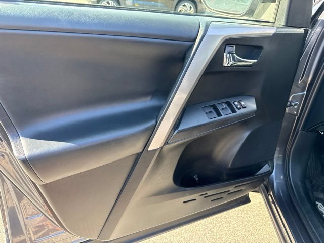 Used 2018 Toyota RAV4 XLE w/ Plus Extra Value Package AWD/4WD image 18