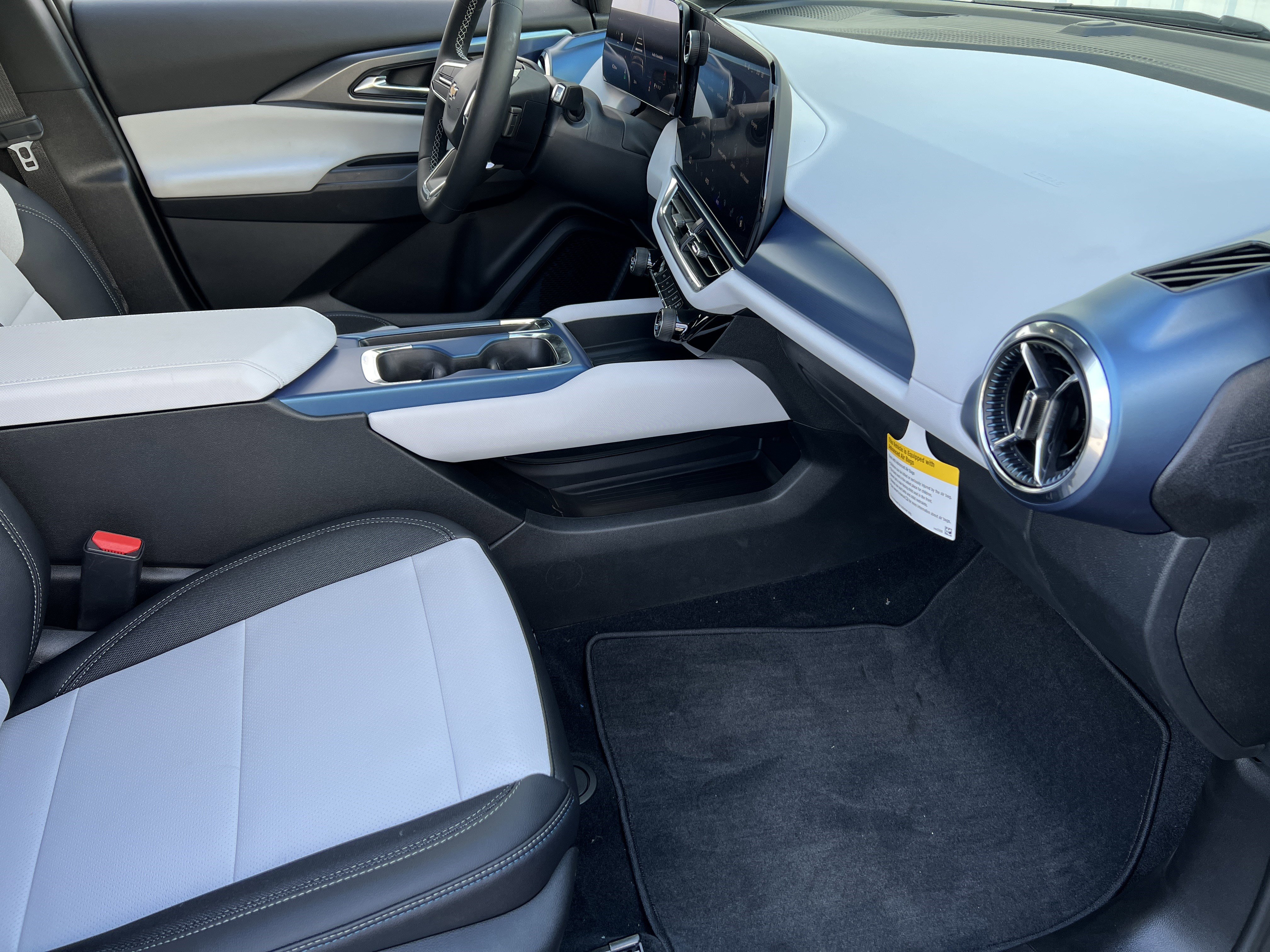 New 2026 Chevrolet Equinox EV LT FWD image 23
