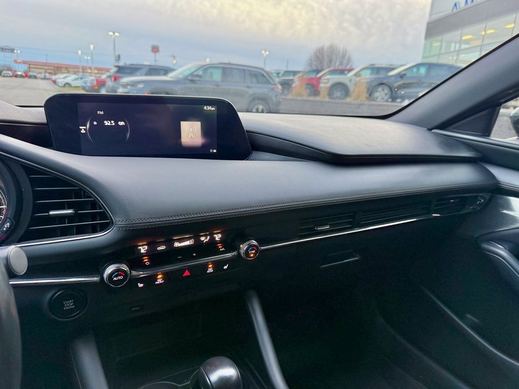 Used 2020 MAZDA MAZDA3 Premium image 19