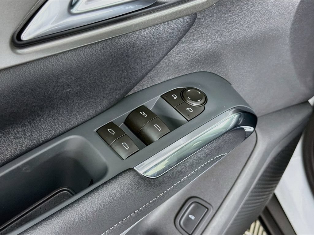 New 2027 Chevrolet Traverse LT w/ Sun and Wheel Package FWD image 18