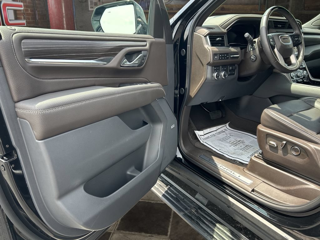 Certified 2024 GMC Yukon Denali w/ Denali Reserve Package AWD/4WD image 16