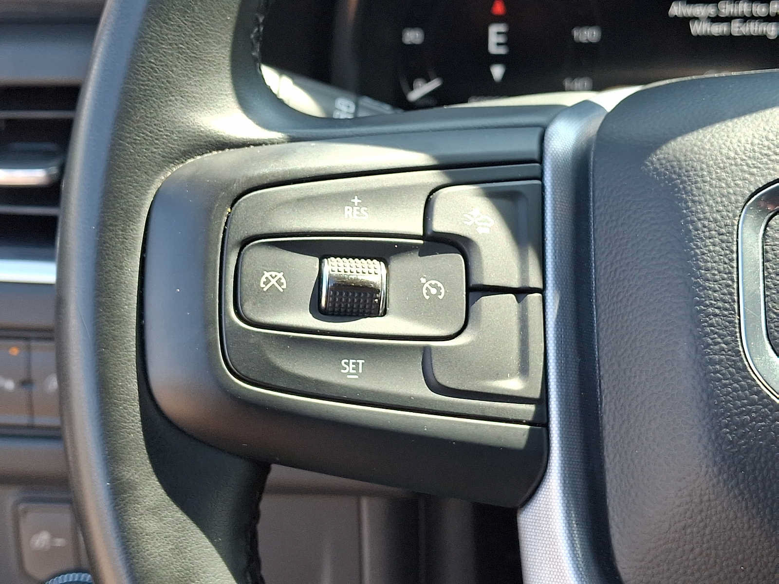 Used 2023 GMC Yukon SLT AWD/4WD image 22