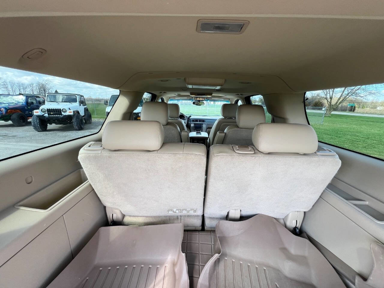 Used 2011 Chevrolet Suburban LT image 27