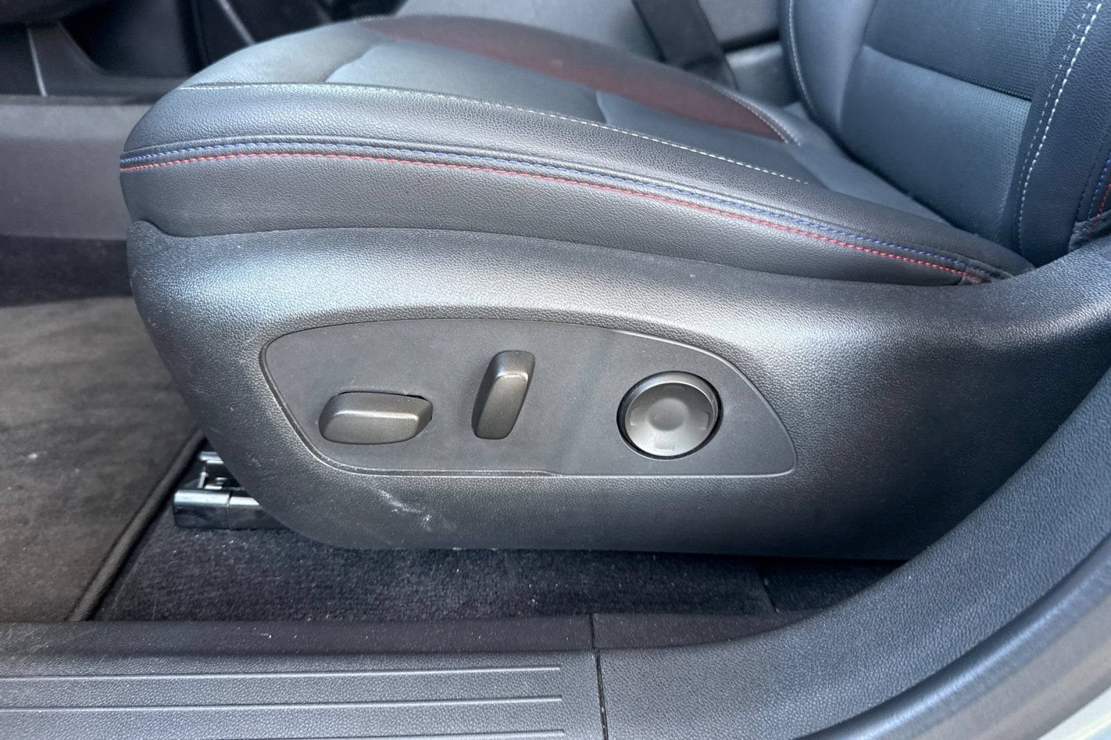 Used 2024 Chevrolet Equinox EV RS FWD image 19