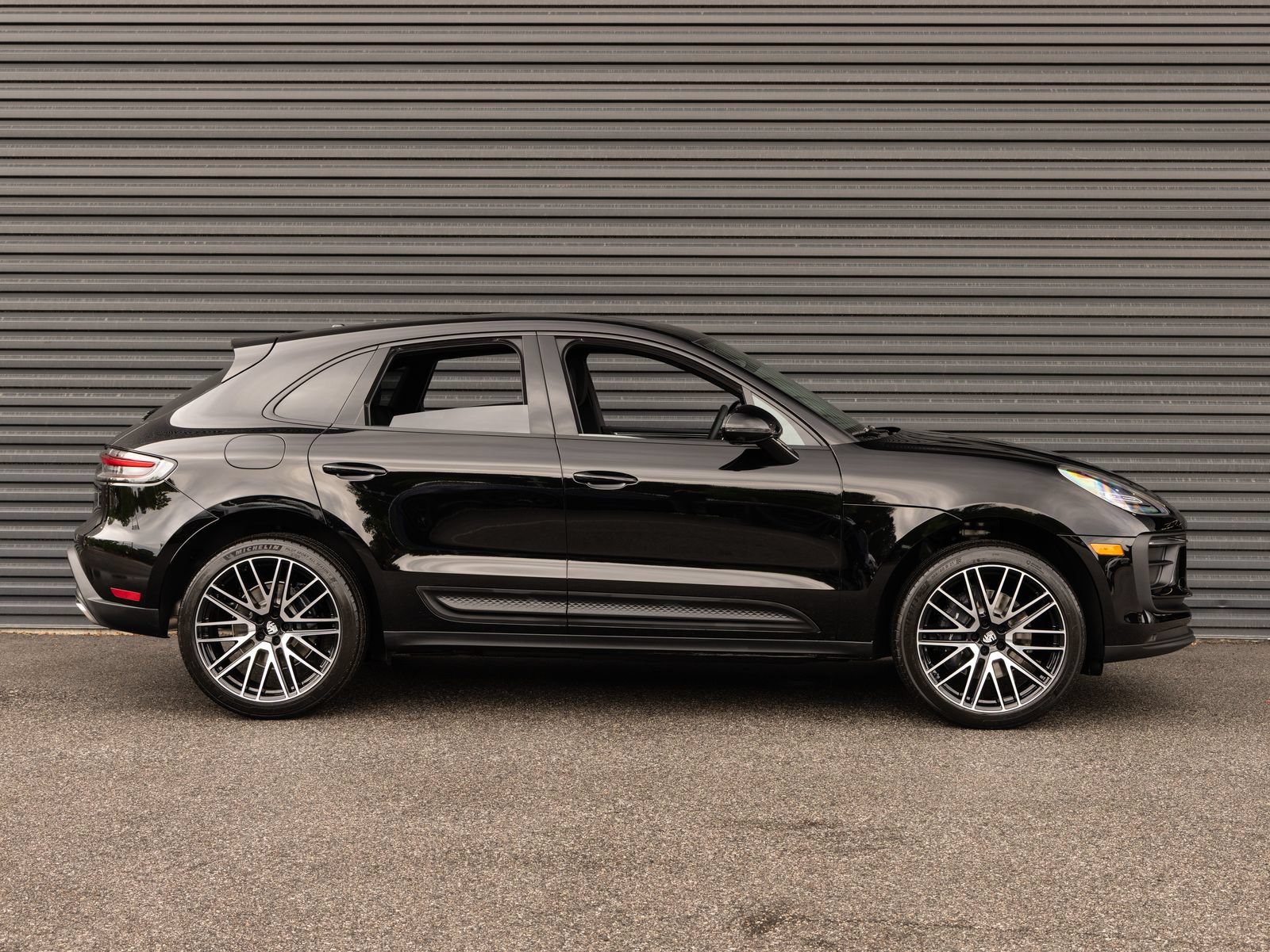 Certified 2026 Porsche Macan AWD/4WD image 8