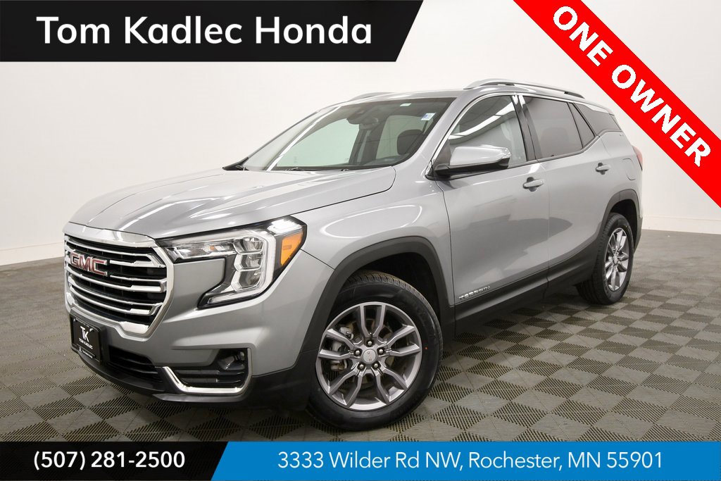Used 2024 GMC Terrain SLT image 1