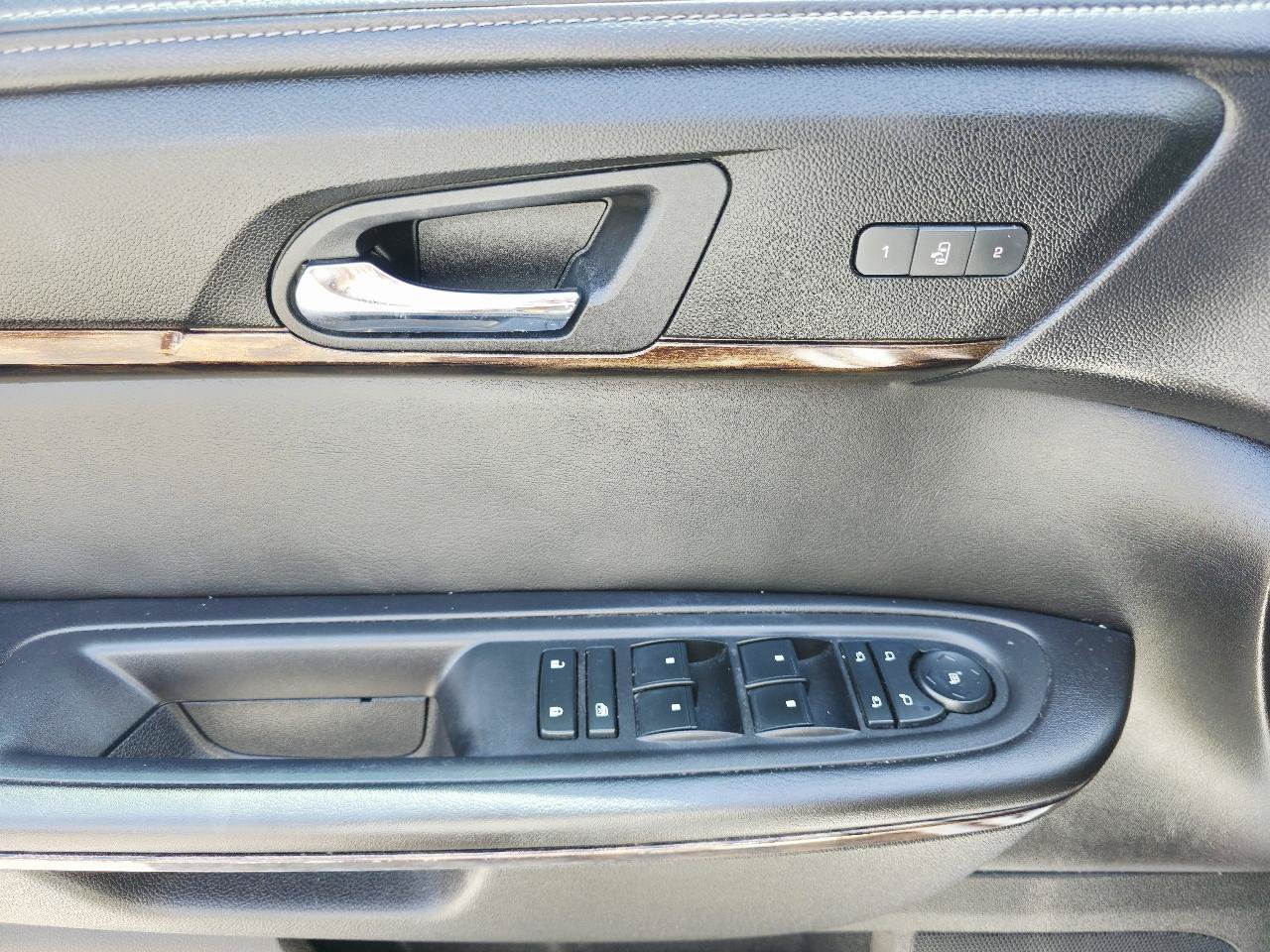 Used 2013 GMC Acadia Denali AWD/4WD image 28