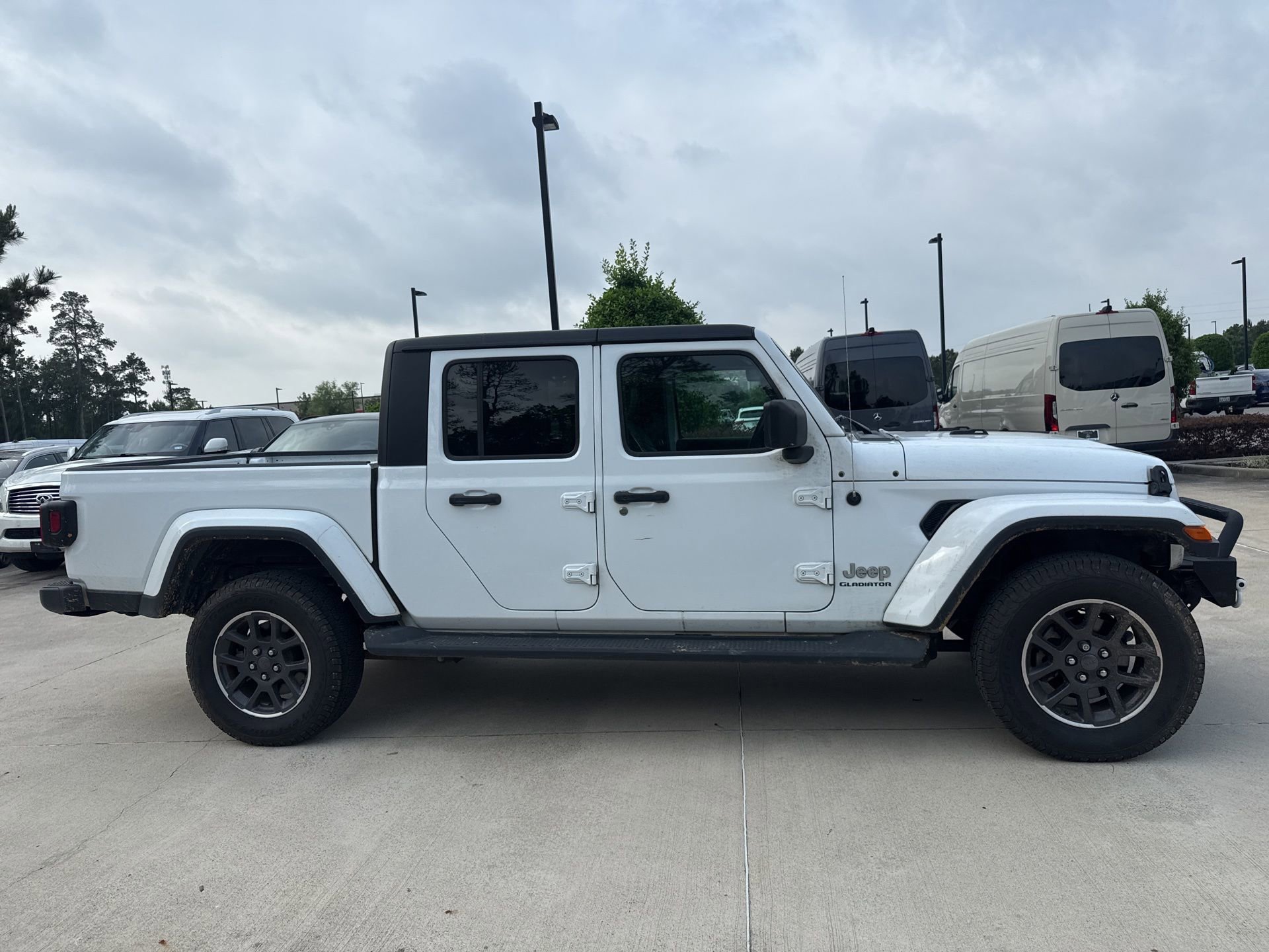 Used 2022 Jeep Gladiator Overland w/ Popular Equipment Package AWD/4WD image 3