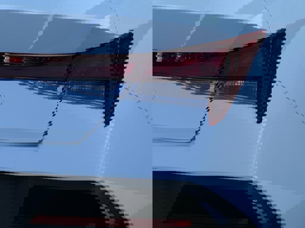 Used 2024 Hyundai Elantra SEL image 5