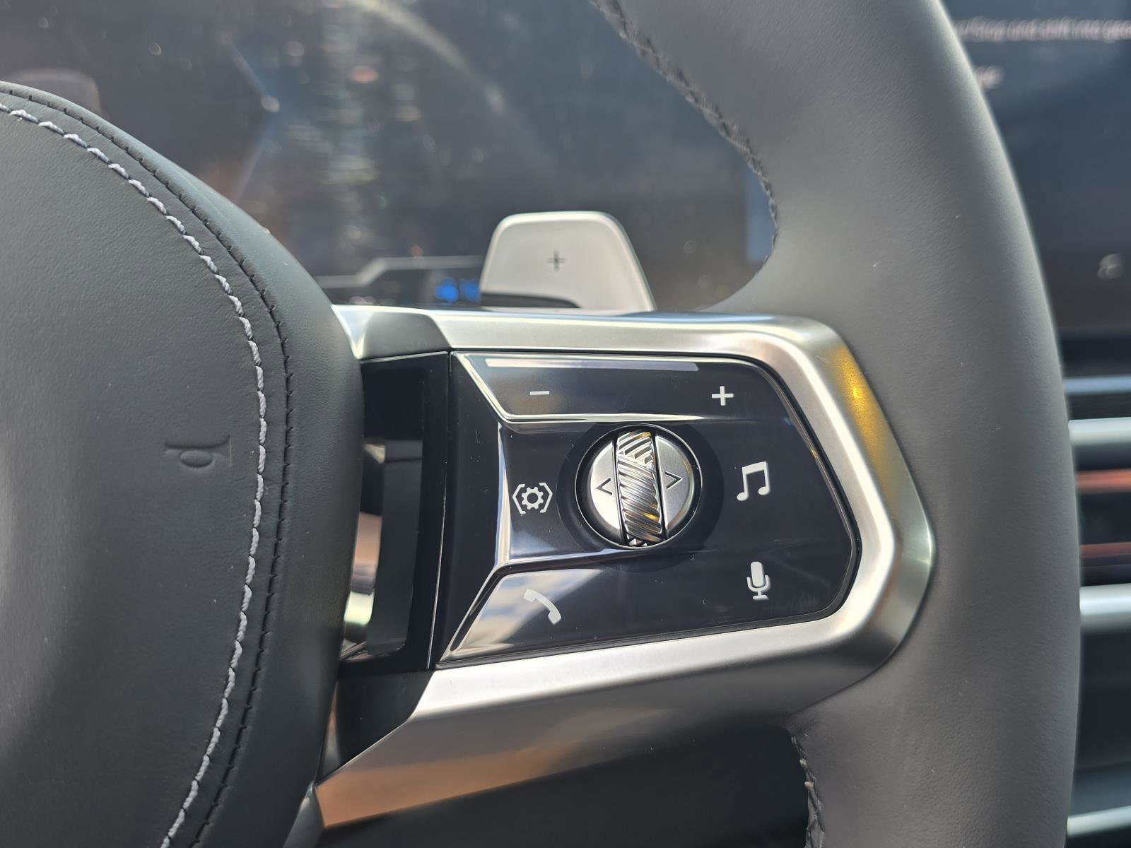 New 2025 BMW 750e xDrive w/ Premium Package image 24