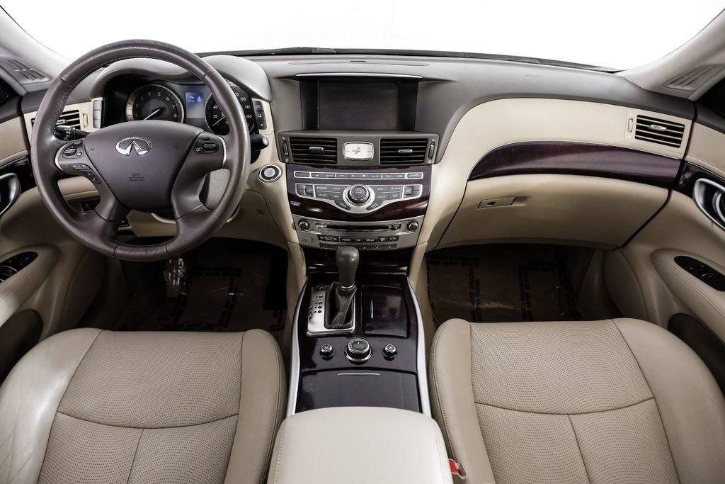 Used 2017 INFINITI Q70 L 3.7 image 11