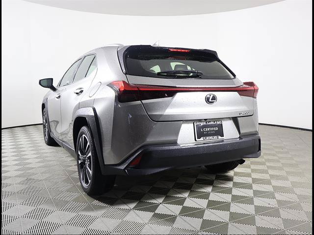 Certified 2022 Lexus UX 200 w/ Accessory Package (Z1) FWD image 4