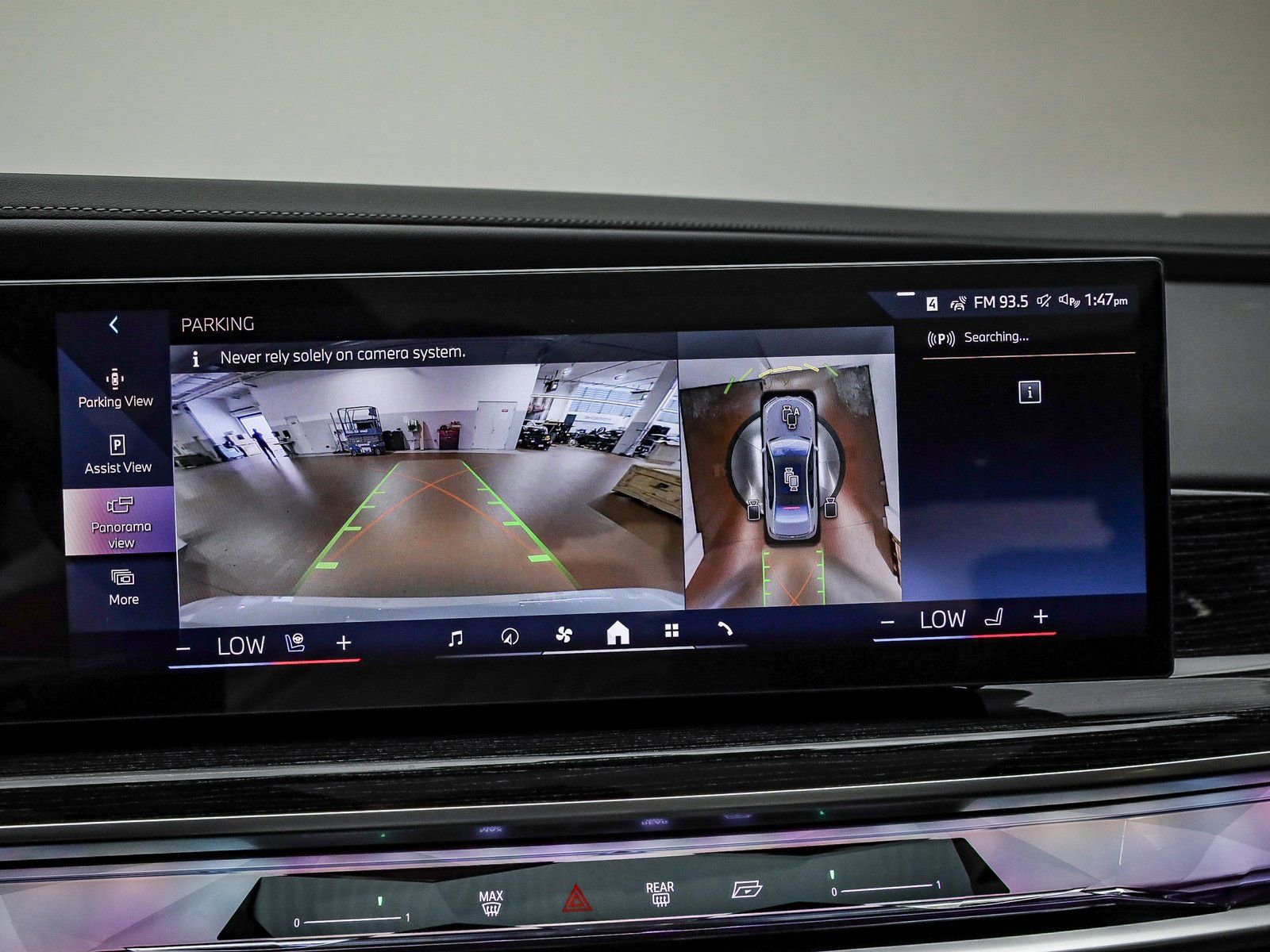 New 2025 BMW i7 xDrive60 w/ Premium Package image 25