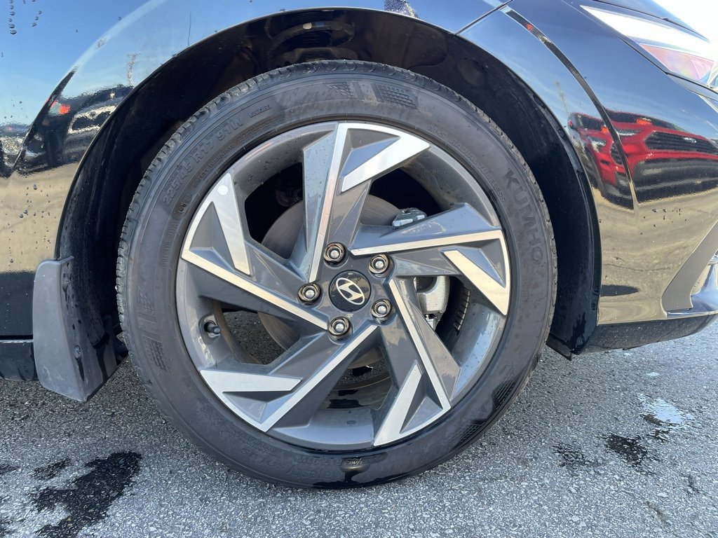 Used 2025 Hyundai Elantra Sport image 27