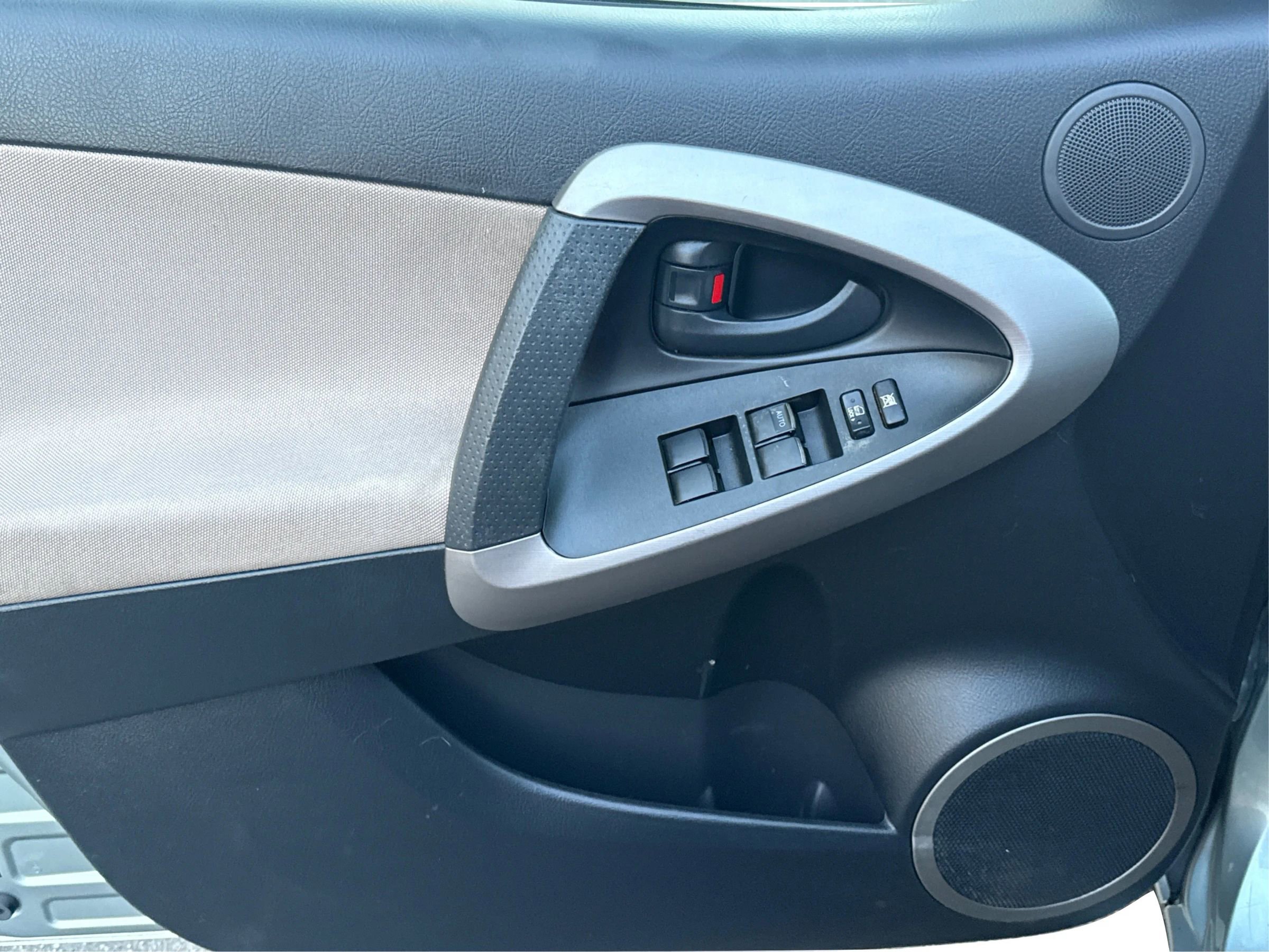 Used 2006 Toyota RAV4 Sport Utility 4D image 20