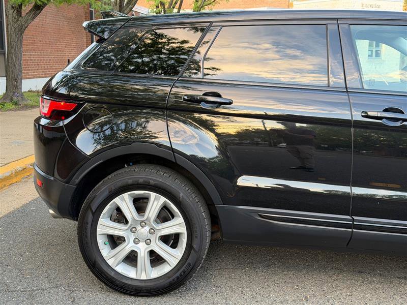 Used 2018 Land Rover Range Rover Evoque SE AWD/4WD image 5