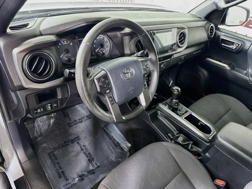 Used 2019 Toyota Tacoma TRD Off-Road AWD/4WD image 16