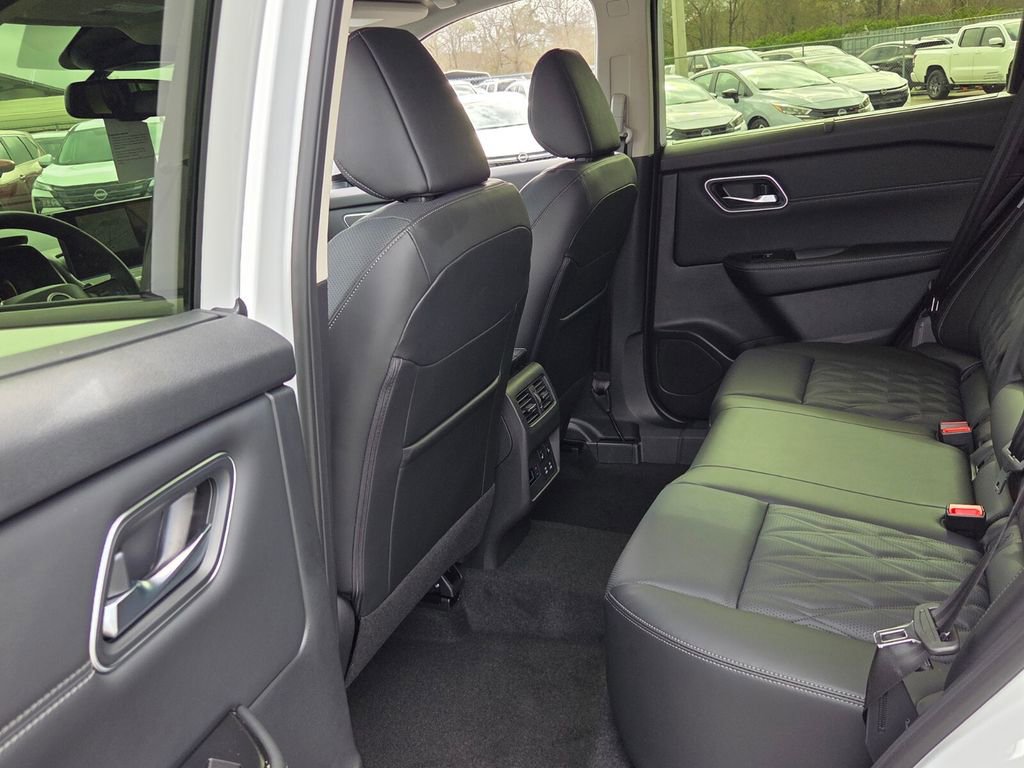 New 2026 Nissan Rogue Platinum image 5