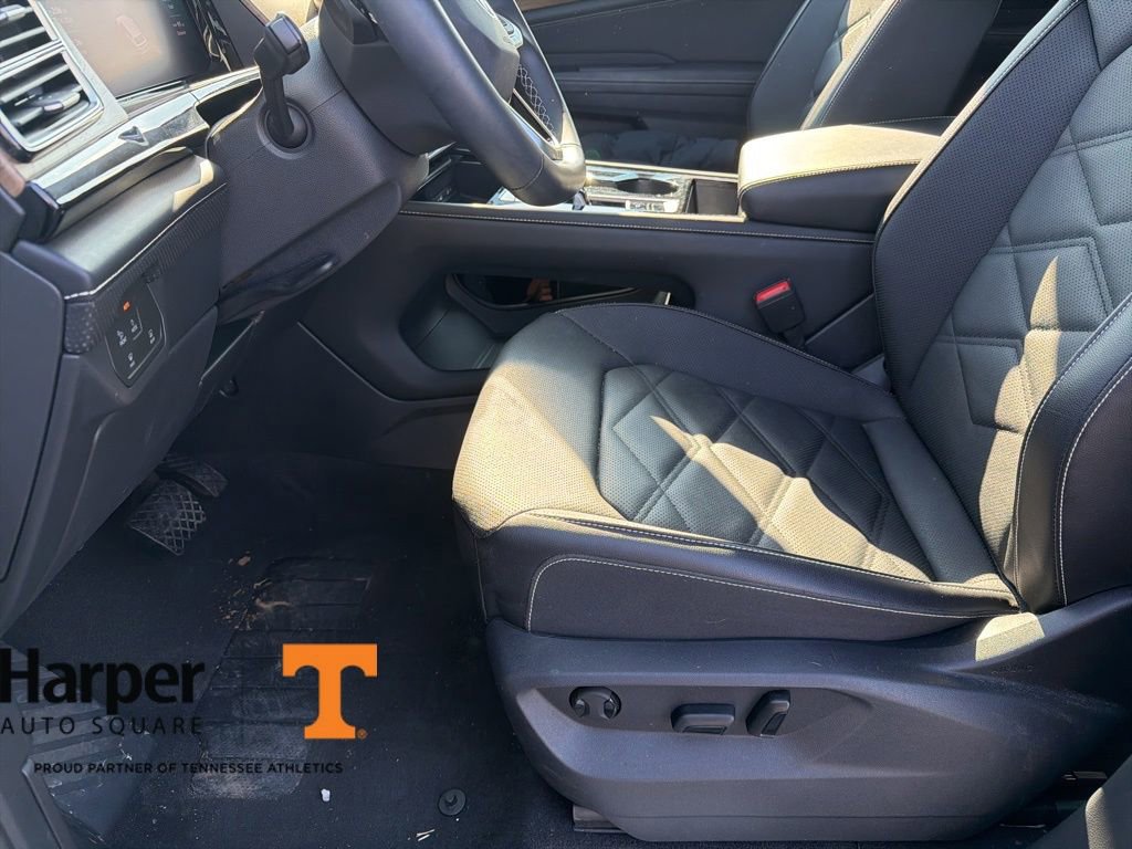 Used 2024 Volkswagen Atlas SE w/ Black Wheel Package image 13