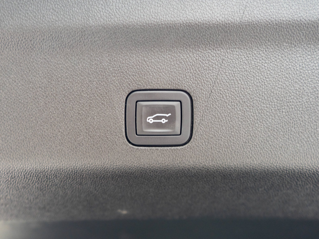 Certified 2025 GMC Yukon XL Denali Ultimate AWD/4WD image 39