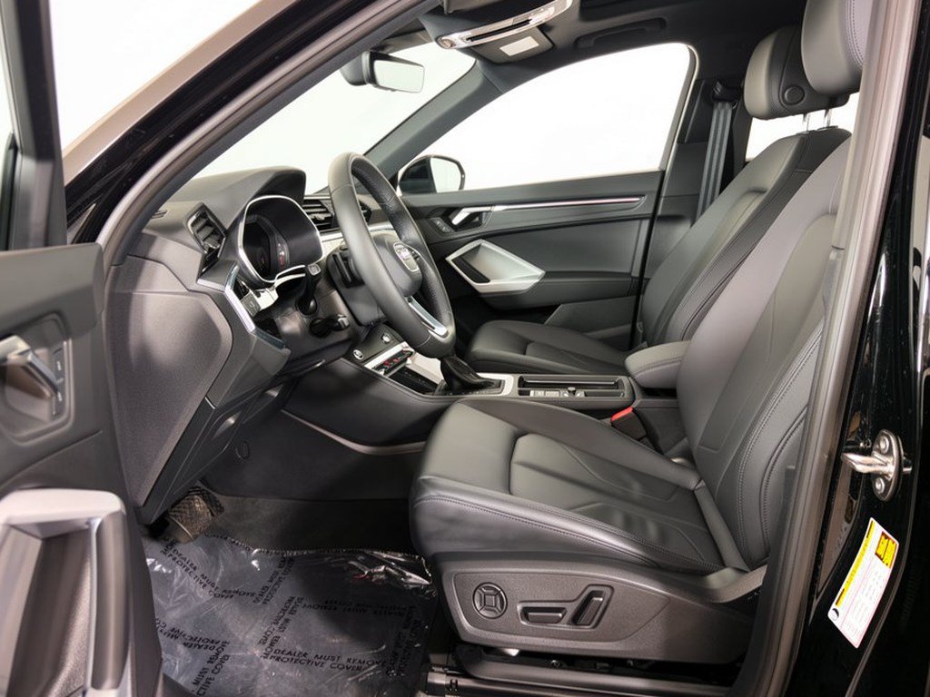 Certified 2025 Audi Q3 2.0T Premium Plus w/ Premium Plus Package AWD/4WD image 5