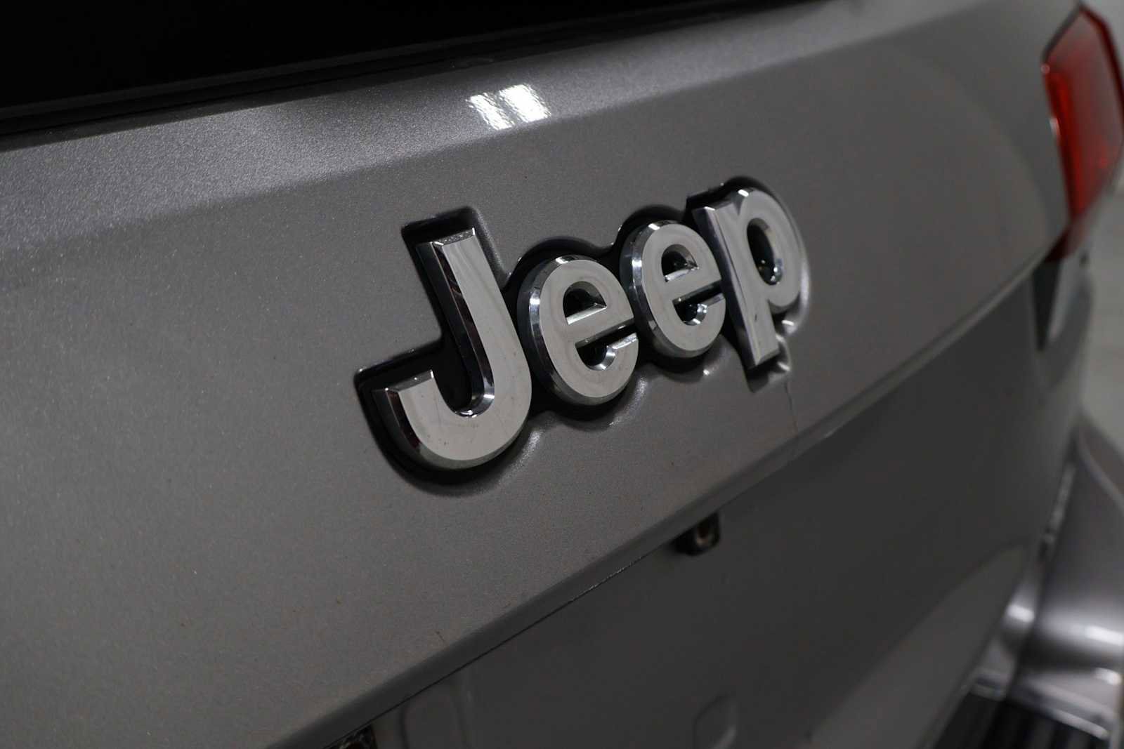 Used 2014 Jeep Grand Cherokee Limited w/ Trailer Tow Group IV image 8
