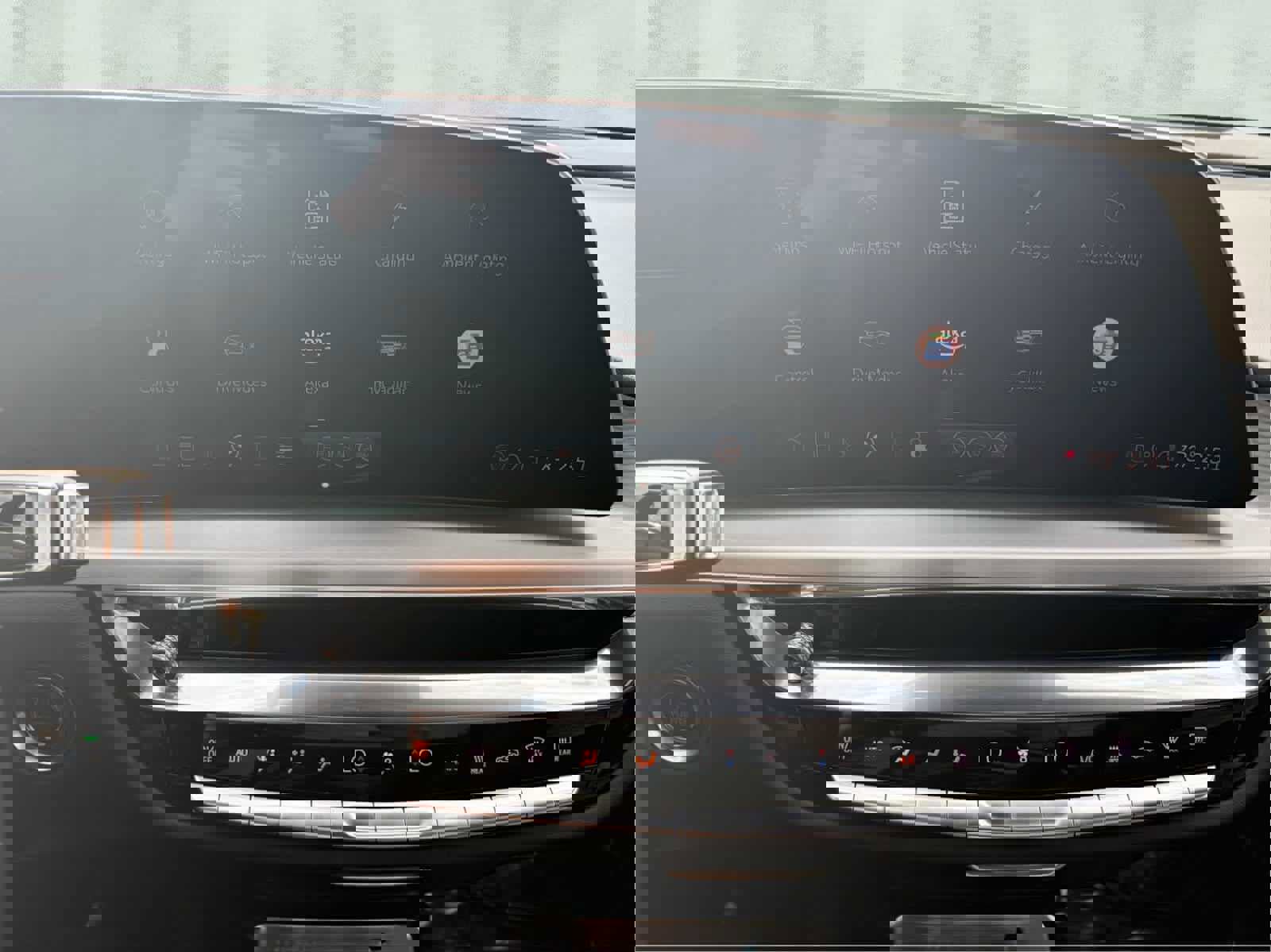 Used 2024 Cadillac Lyriq Luxury w/ LPO, Floor Liner Package AWD/4WD image 20