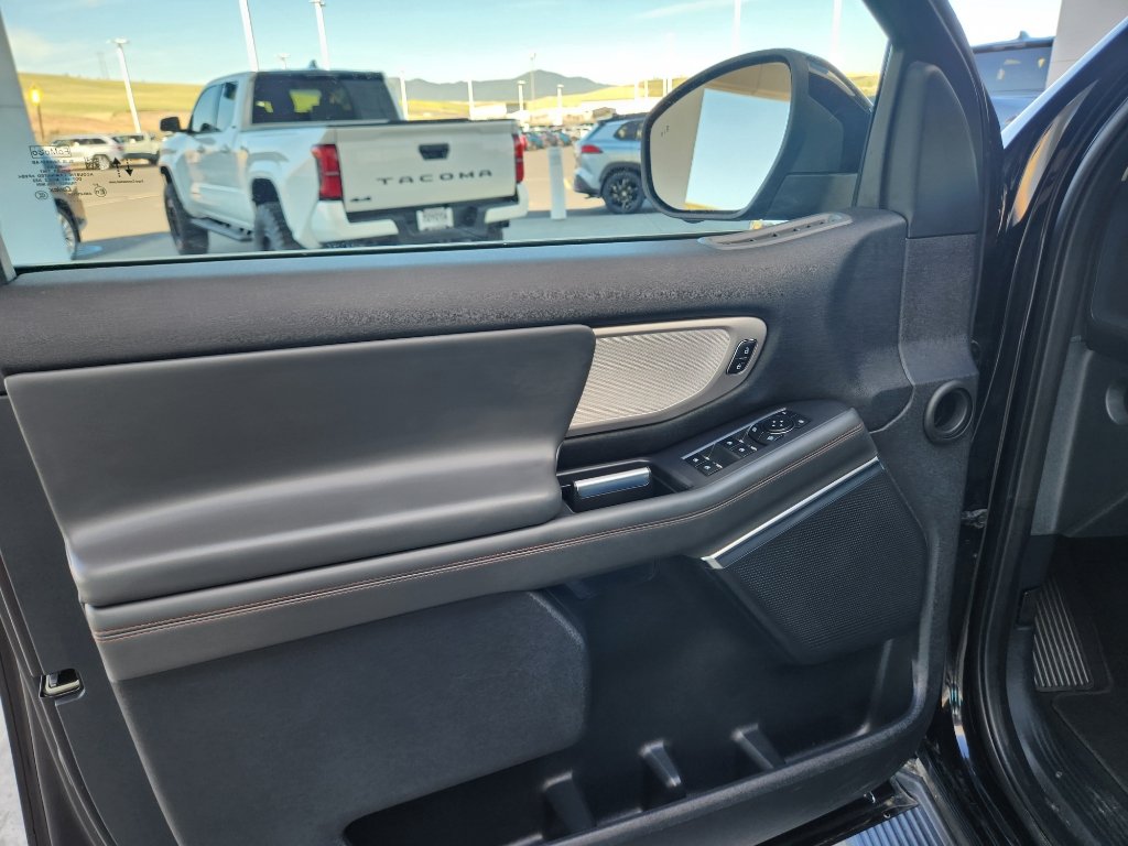 Used 2025 Ford Expedition Active AWD/4WD image 12
