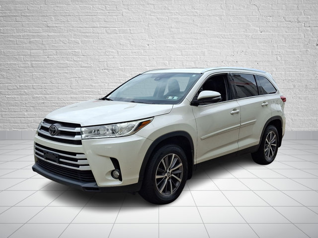 Used 2019 Toyota Highlander XLE AWD/4WD image 3