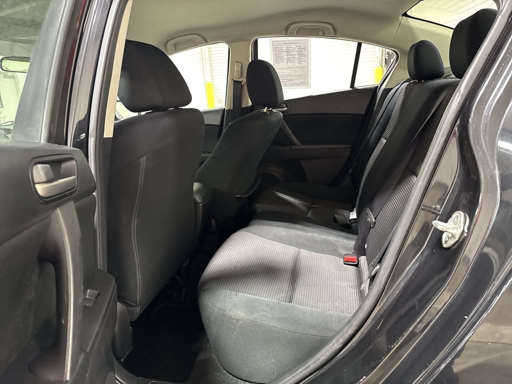 Used 2013 MAZDA MAZDA3 i Sport FWD image 21