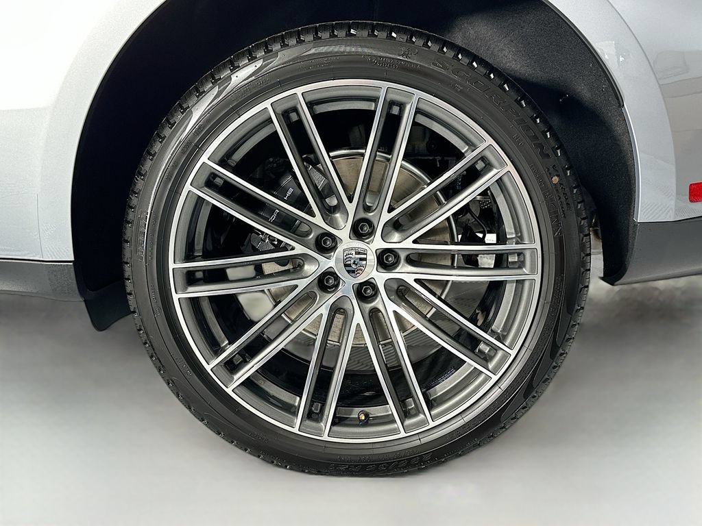 New 2026 Porsche Macan Turbo AWD/4WD image 33