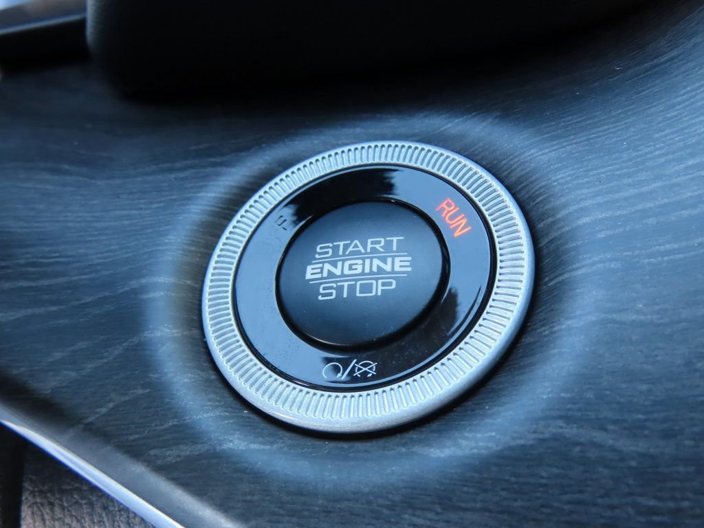 New 2025 Jeep Grand Cherokee Limited w/ Luxury Tech Group II image 14