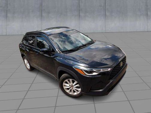 Used 2022 Toyota Corolla Cross LE FWD image 2