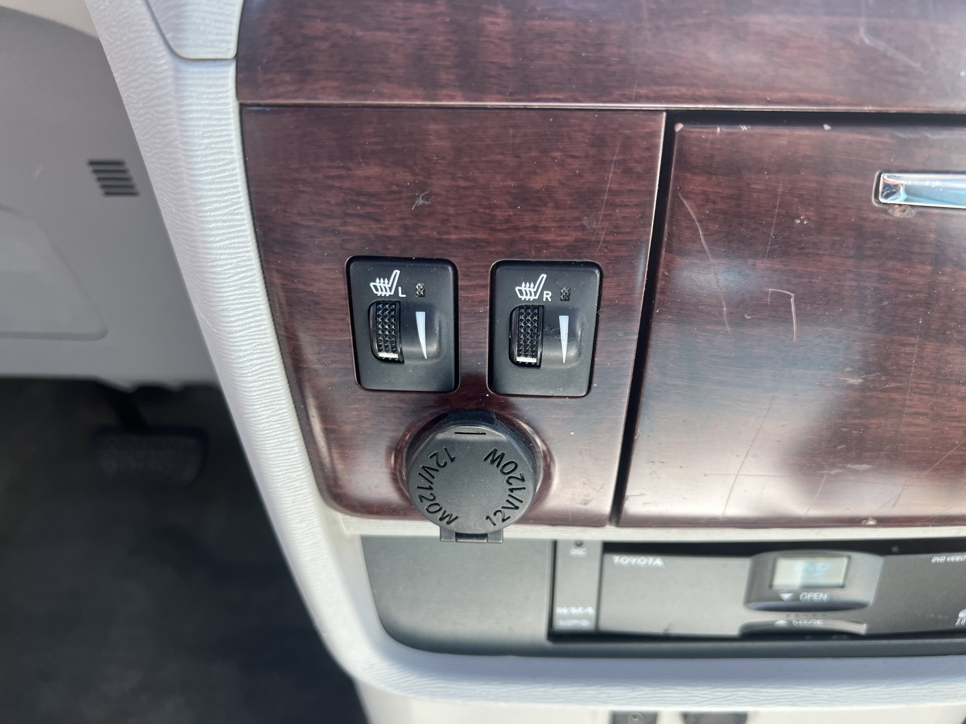 Used 2012 Toyota Sienna XLE w/ Premium Pkg FWD image 23