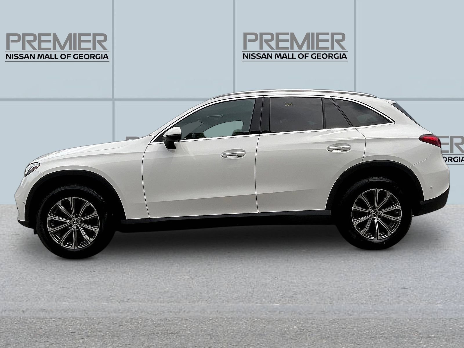 Used 2024 Mercedes-Benz GLC 300 4MATIC image 4