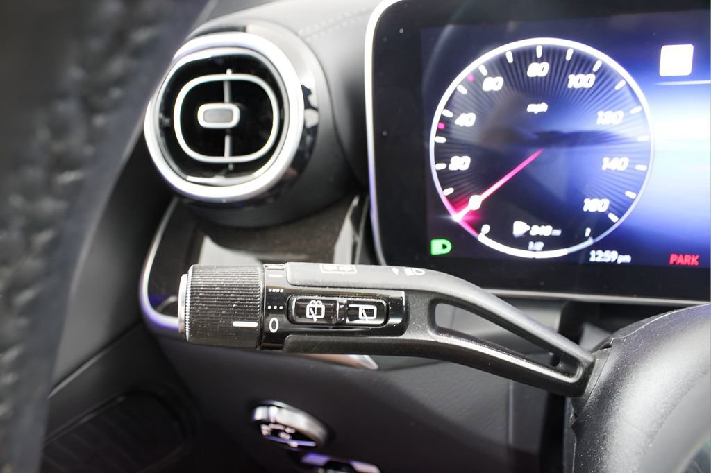 Used 2024 Mercedes-Benz GLC 300 4MATIC image 20