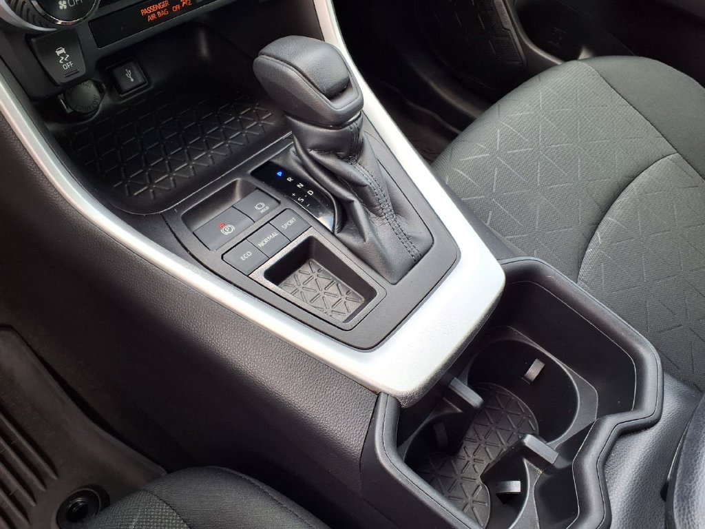 Used 2022 Toyota RAV4 XLE FWD image 24