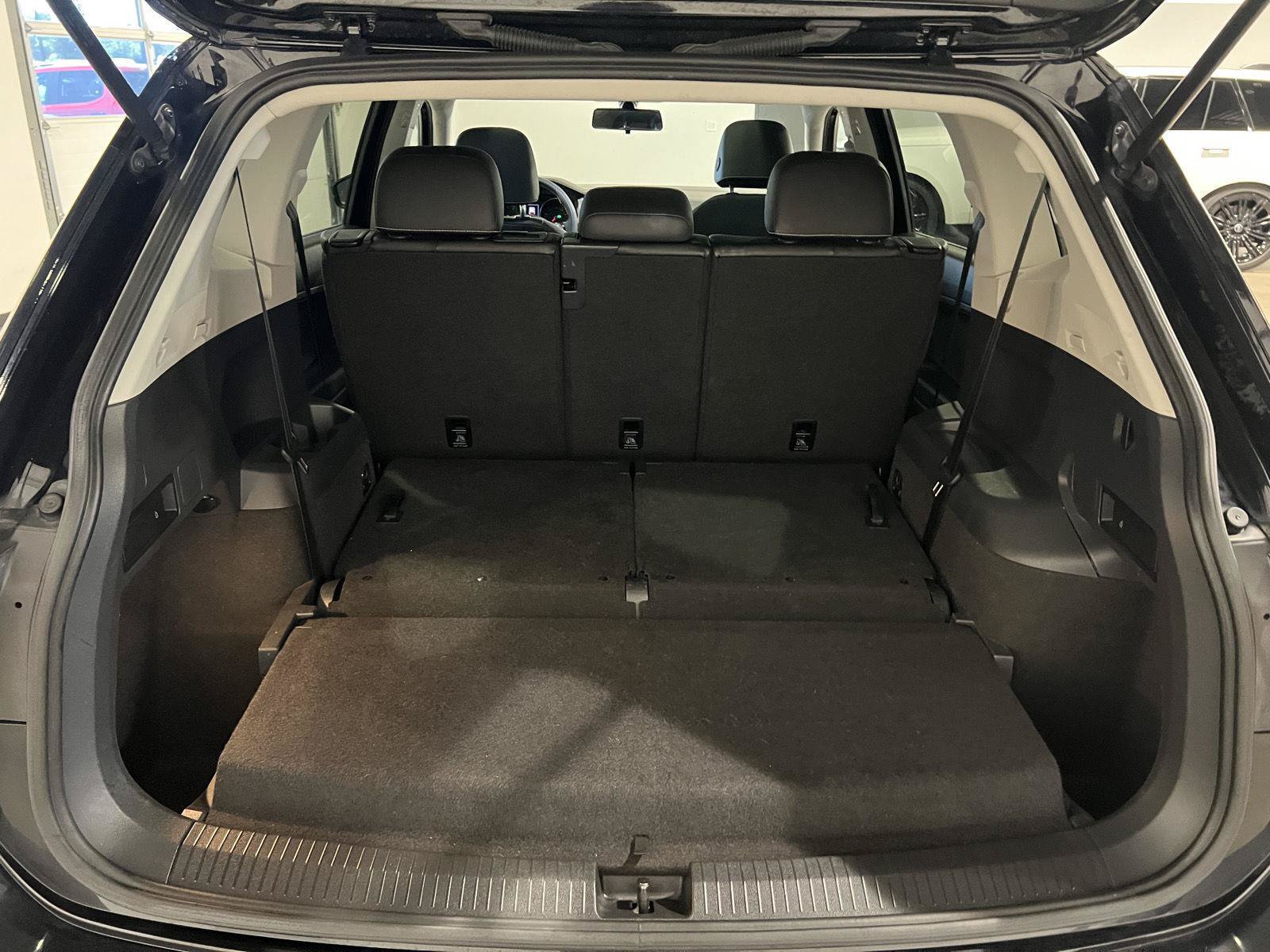 Used 2021 Volkswagen Tiguan SE FWD image 33