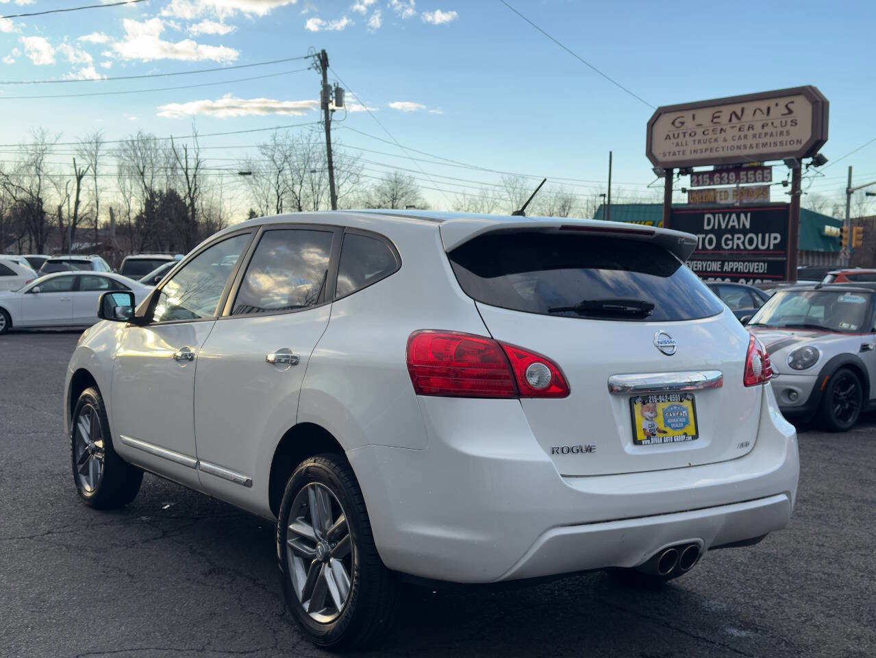 Used 2011 Nissan Rogue S Krom Edition image 4