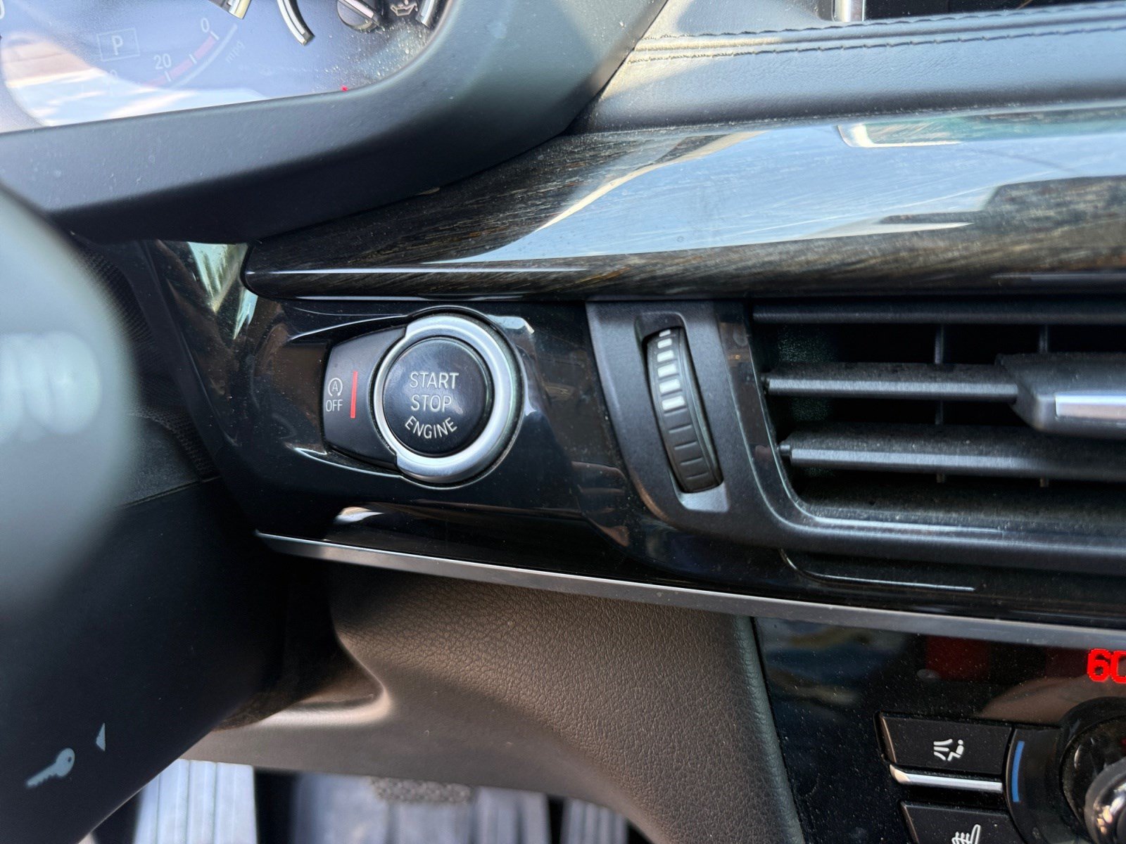 Used 2015 BMW X5 xDrive50i AWD/4WD image 28