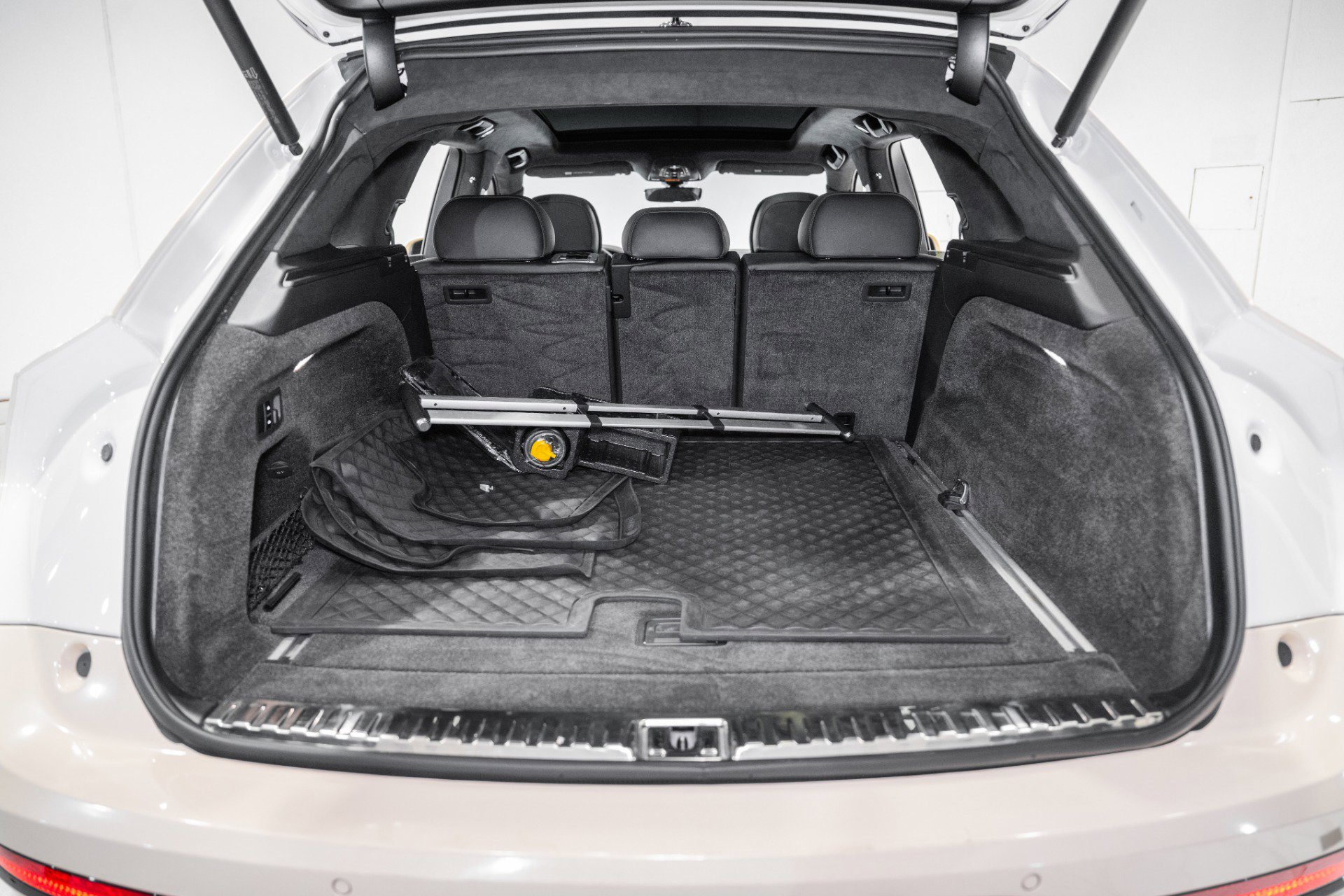 Used 2021 Bentley Bentayga Speed image 11