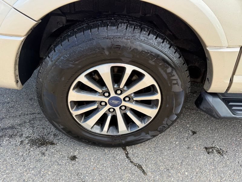 Used 2017 Ford Expedition EL XLT w/ Equipment Group 201A AWD/4WD image 15