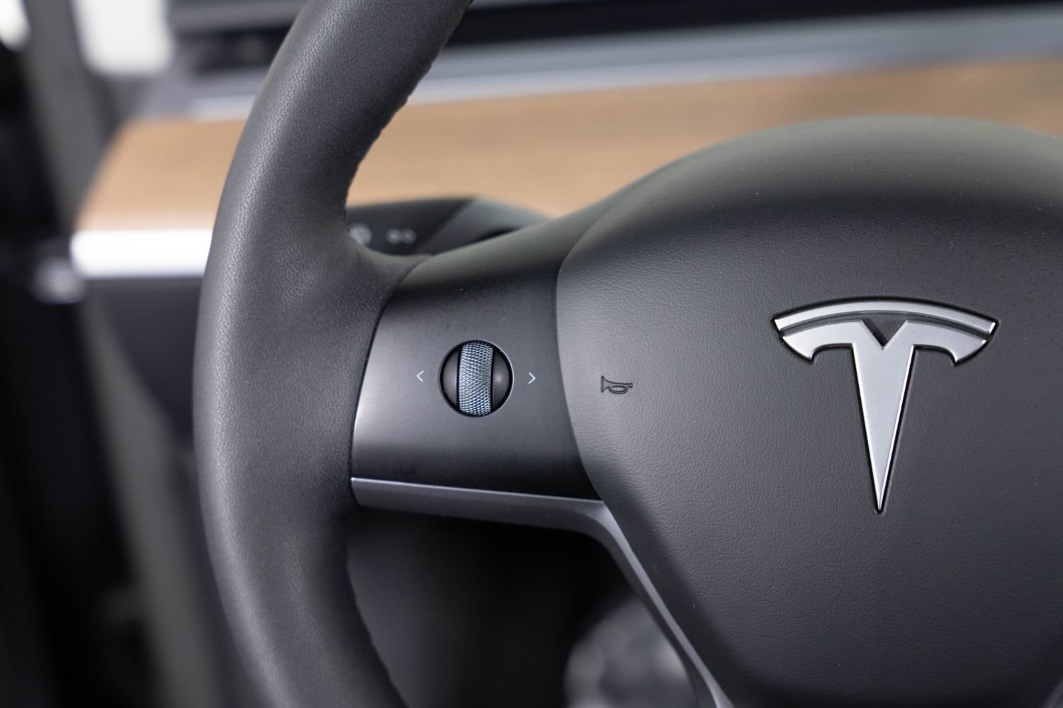 Used 2025 Tesla Model Y Long Range image 31