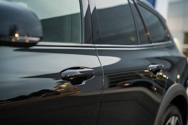 Used 2023 Volvo V60 B5 Cross Country Plus image 17