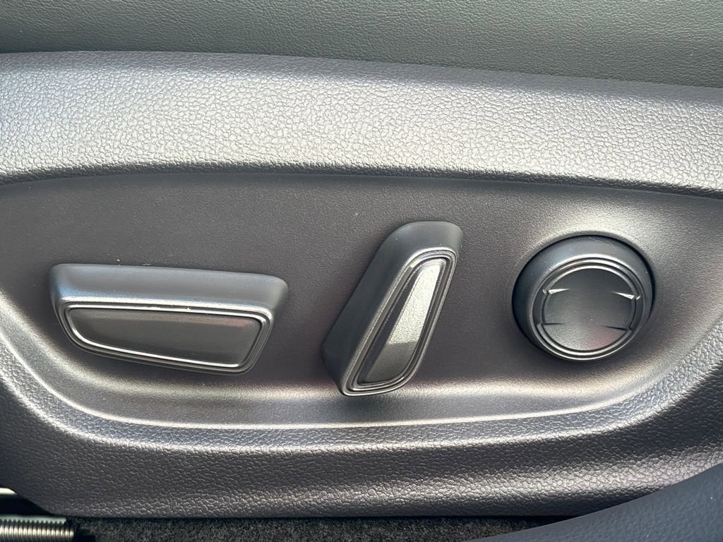 New 2026 Toyota Prius Plug-In Hybrid image 9