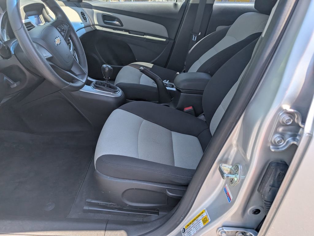 Used 2014 Chevrolet Cruze LS FWD image 11