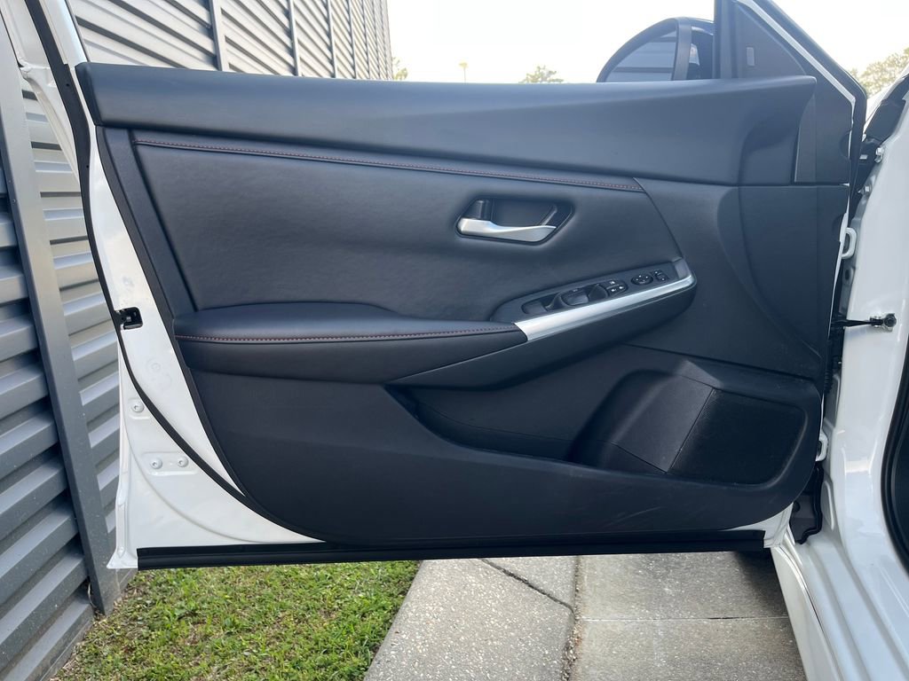 Used 2025 Nissan Sentra SR image 12